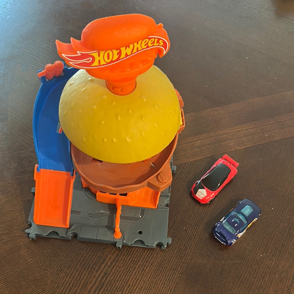 Mattel City Burger Drive-In Playset with Cars